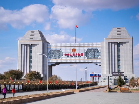 满洲里国门