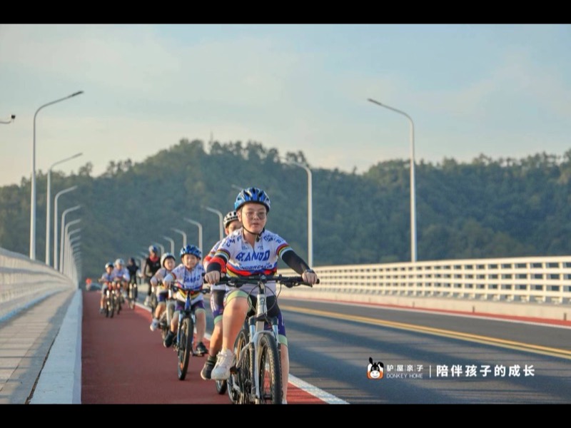 驴屋亲子游 大桥骑行实拍