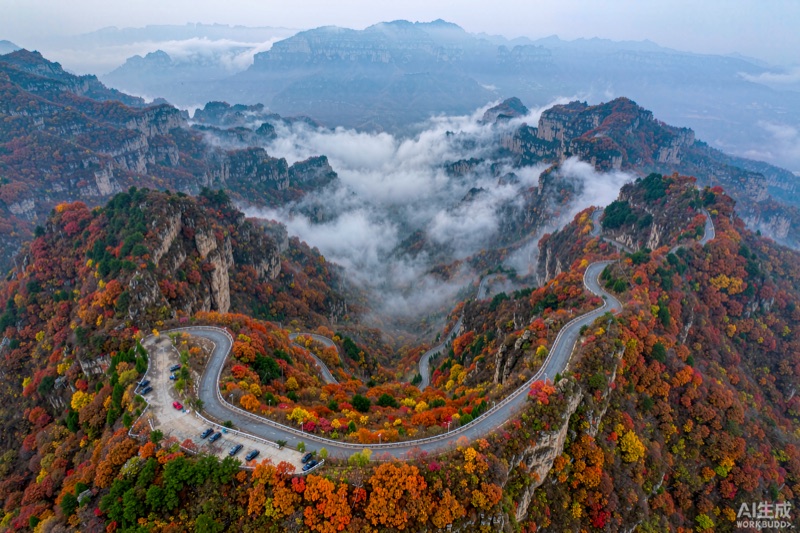 太行山旅游公路航拍，蜿蜒盘山公路穿过红黄相间的彩林，山谷薄雾升腾